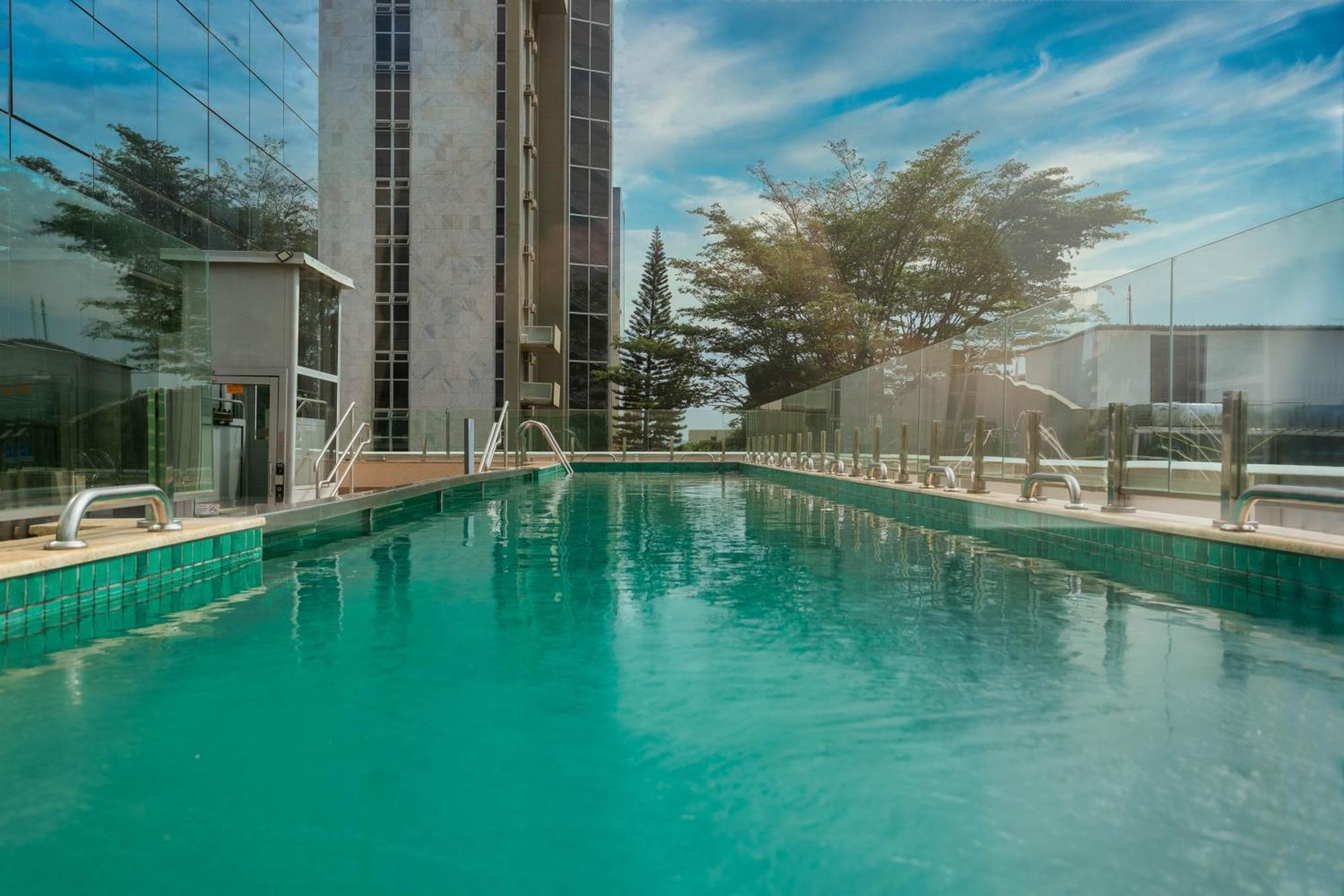 Отель Tryp By Wyndham Brasilia Nacoes Экстерьер фото